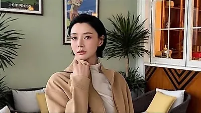 Kwon Nara stuns with sophisticated new look in Da Nang
