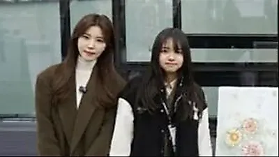 Jung Si-a Serves as Parent Proctor at Daughter's School