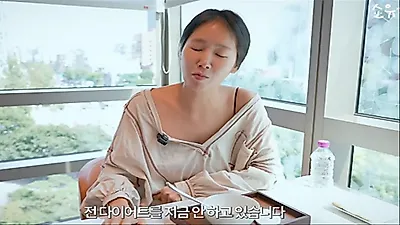 Soyou shifts focus to muscle recovery after father's passing