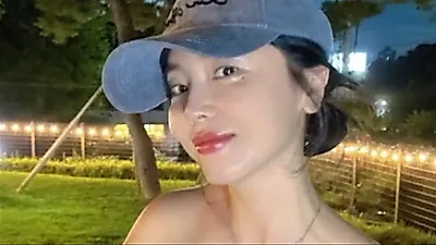 Hong Jin Young enjoys summer leisure after firm response to controversy