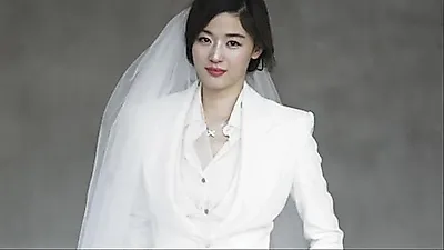 Jun Ji Hyun's wedding photoshoot from 14 years ago remains stunning