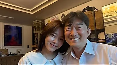 カン・ソンヨン、再婚相手のチャン・ミヌク院長と仲睦まじい近況を公開