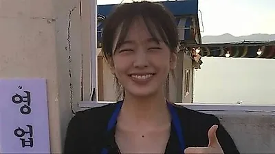IVE's An Yu Jin shows incredible work smarts at rice cake shop