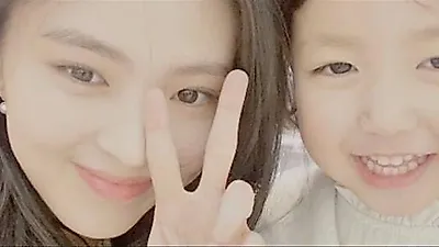 ハン・ソヒ、「夫婦の世界」で母娘役を演じた子役イ・ロウンと6年ぶりの再会に感極まる