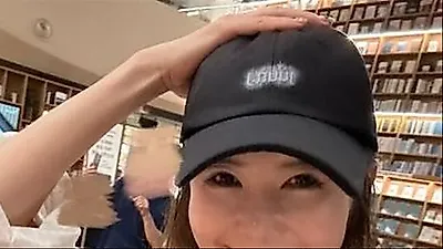 Jang Young-ran, Really 48? Family Library Outing Has Fans Saying She Looks Like a College Student