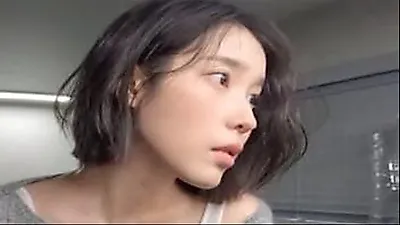 IU gây chú ý với mái tóc ngắn, âm nhạc quan trọng hơn tin đồn chia tay