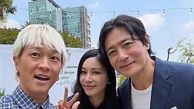 チャン・ドンゴン＋コ・ソヨンも保護者として、インターナショナルスクールの卒業式に出席