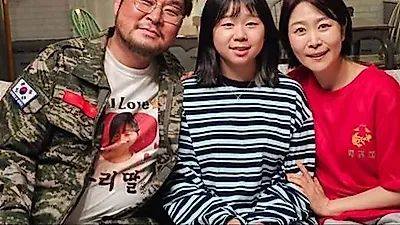 Yoon Kyung-ho 'Agent Kim: Phục kích' khoe ảnh gia đình: "Như thật vậy"