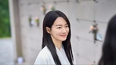 シン・ミナ、映画『瞳』で1人2役！スリラー女王への挑戦