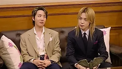 Jimin (BTS) gây ấn tượng với mái tóc vàng tại Cung điện Mexico
