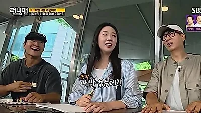 Lee Joo-yeon admits beauty rivalry with Song Ji-hyo: 'We wouldn't be friends'