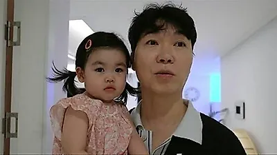 Park Soo Hong shocked by unexpected babysitters: 'They didn't even wash their hands'