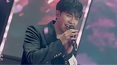 Lee Seung-gi Falls to Record-Low 7 Votes on 'Hidden Singer 8' After Predicting 100