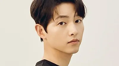 Song Joong-ki sparks debate after fan introduces him via ex-wife