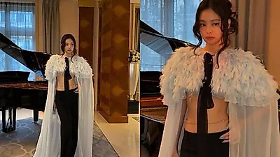 BLACKPINK's JENNIE stuns in voluminous light blue feather cape