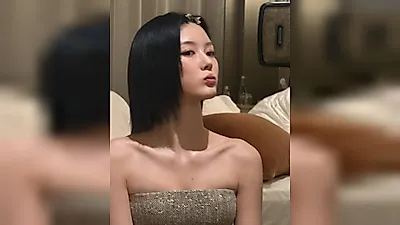 Kim You-jung debuts sophisticated new look in Hong Kong