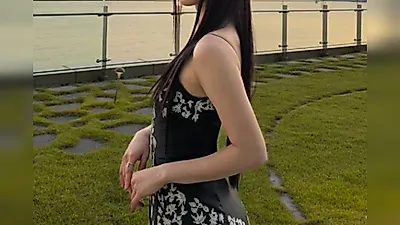 惠利，垂至腰际的长直发——是在釜山，还是在戛纳