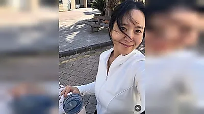 Park Ji-yoon chia sẻ về cuộc sống làm mẹ không hoàn hảo, rửa bát trong bộ đồ legging khiến con trai ghét bỏ