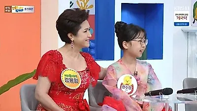 Kim Yong-im Provides Home Singing Lessons to 10-Year-Old Han Su-jeong, Contrasting with Sim Soo-bong