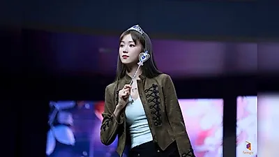 Lee Sung-kyung shows utmost sincerity for fans—3 hours was not enough