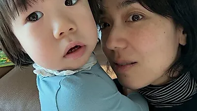 カン・ジェジュン夫妻、2歳の息子の予想外な回答に爆笑