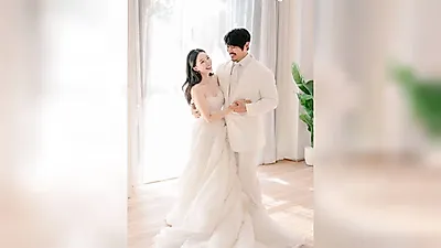 KCM tổ chức đám cưới sau 14 năm sau khi sinh ba con - Yoo Jae-suk làm MC và Kim Bum-soo hát chúc phúc