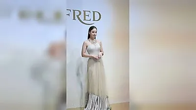 Kim Tae-hee sparks fashion debate following rare public appearance in Seoul