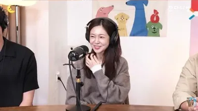 Baek Jin-hee asks Choi Daniel to catch her wedding bouquet