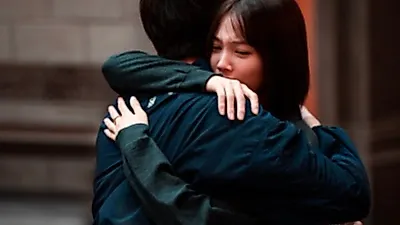 尹邵熙，演员出道14年并无突出表现，却仅因Jung Hyun-gyu与朴葳的争议而闻名