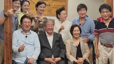 俳優イム・ホが故チェ・ブラムとキム・スミの笑顔を公開