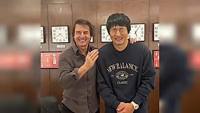 Kian84 tặng tranh cho Tom Cruise và cảm thấy "ngượng ngùng"