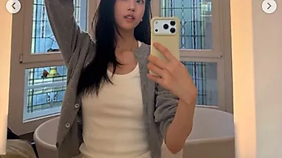 卢允瑞将出演tvN新剧《我决定赴死的原因》，晒旅行照双手捧满软糖