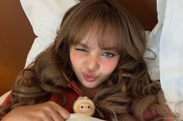 Lisa BLACKPINK vướng tin đồn hẹn hò sau tin đồn chia tay tài phiệt - 'Tự tin' bên bạn trai kém 3 tuổi
