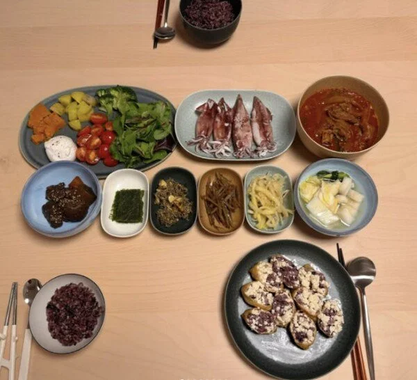 Son Ye-jin shares home-cooked meal, 'Does the child eat that much?'