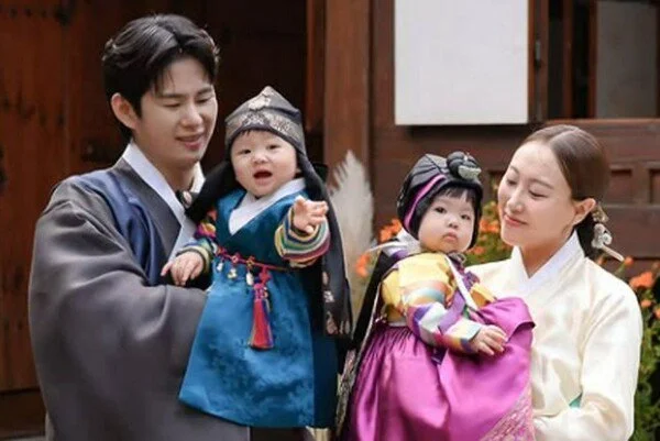 Comedian Im Ra-ra breaks into tears at twins' first birthday party involving 45-person film crew