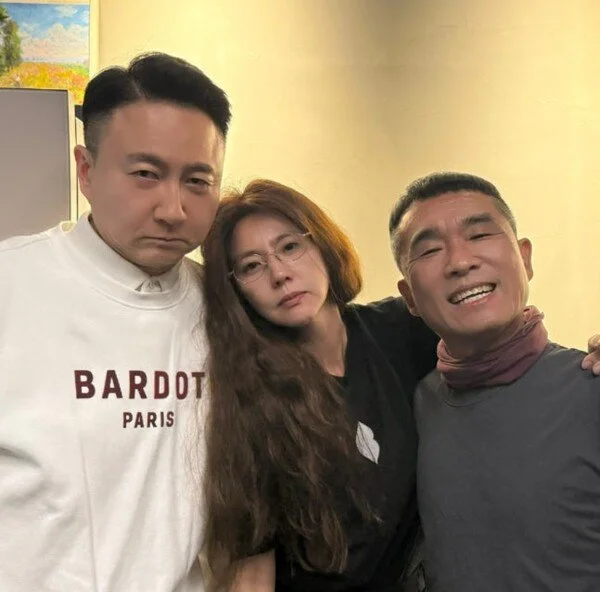 58-year-old Kim Gun-mo sheds false sexual assault allegations and rejuvenates through Lee Yoon-mi's facial management