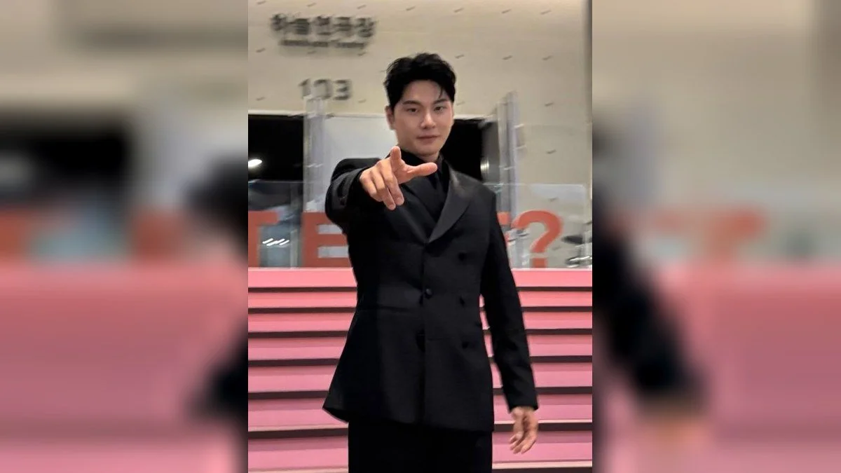 Lee Yi-kyung shakes off privacy controversies and arrives confidently in Busan with 'Generation Gap'