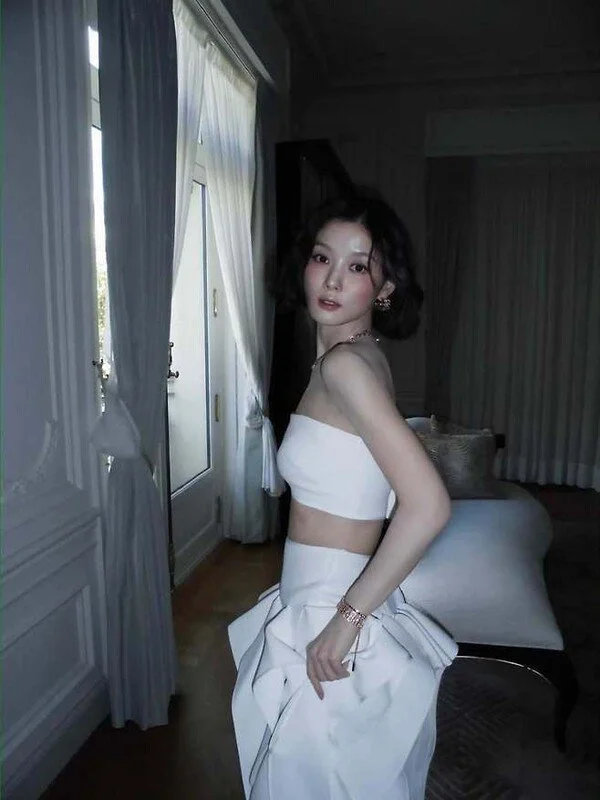 Kim Yoo-jung vào vai điệp viên ba thứ tiếng trong "100 ngày dối trá", gây chú ý với loạt ảnh trưởng thành