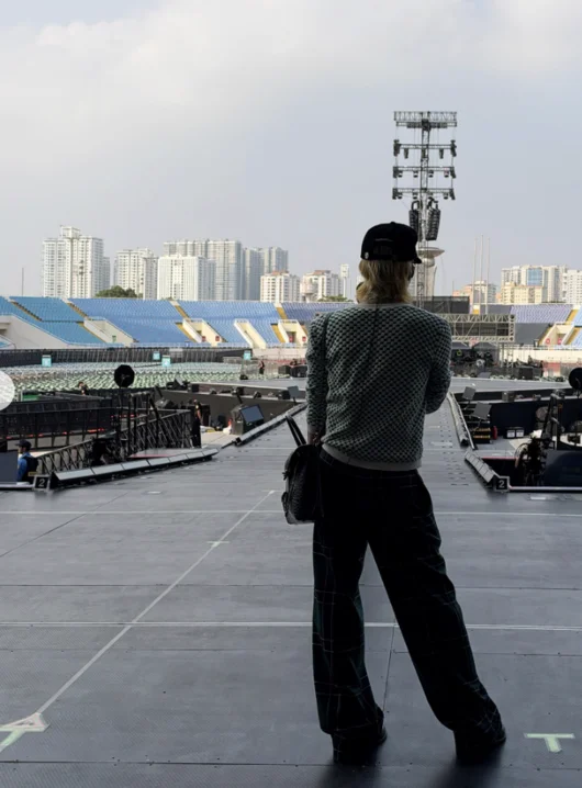 G-DRAGON showcases intense stage persona and playful daily life during Hanoi schedule