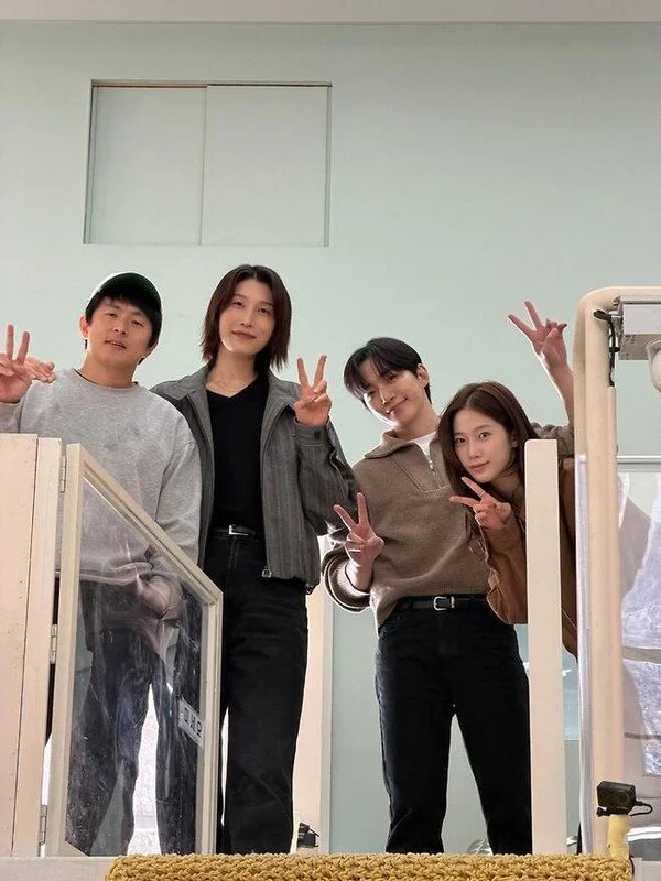 Sự đáng yêu của KAZUHA là một quy luật - bên cạnh còn có cả Kim Yeon-koung!