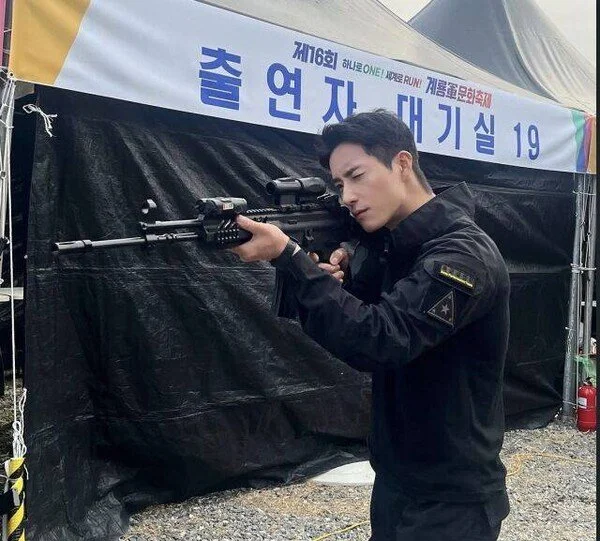 Jung Seung-hwan, the Hottest Soldier—So Handsome—Followers Jump from 30,000 to 290,000