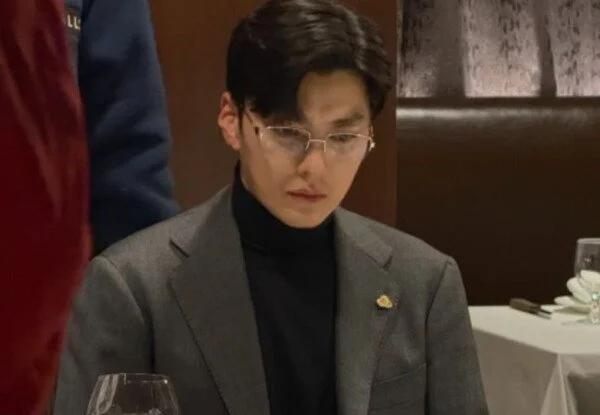 Actor Jang Seung-jo apologizes to viewers after playing doctor who carved initials into patient's liver