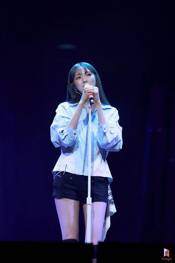 Lee Sung-kyung shows utmost sincerity for fans—3 hours was not enough