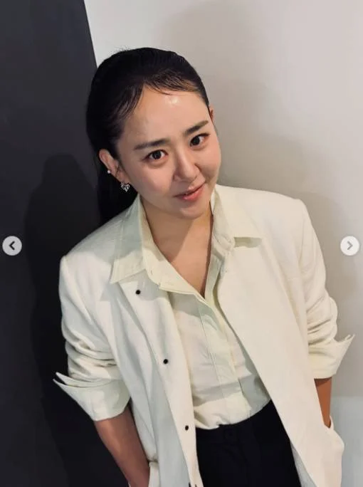 Nhan sắc rạng rỡ của Moon Geun-young sau khi kết hôn