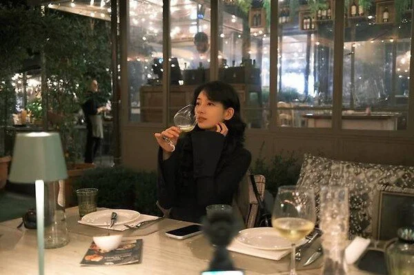 Florence + Wine + Suzy, the Perfect Trio for a 'Beautiful Night'