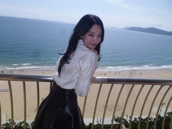 Shin Min-ah, sự kết hợp giữa vẻ đáng yêu và khí chất 'thật là phạm quy'