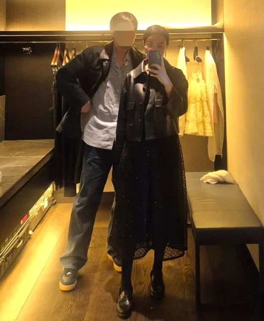 Hwang Jung-eum clarifies identity of man in intimate photo amid dating rumors