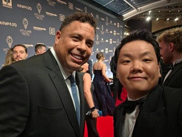 KwakTube invited to 70th Ballon d'Or ceremony, poses with Ronaldo