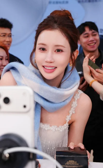 妊娠9ヶ月のイ・ダヘ、中国でのライブコマースで2時間200億ウォンの売上記録