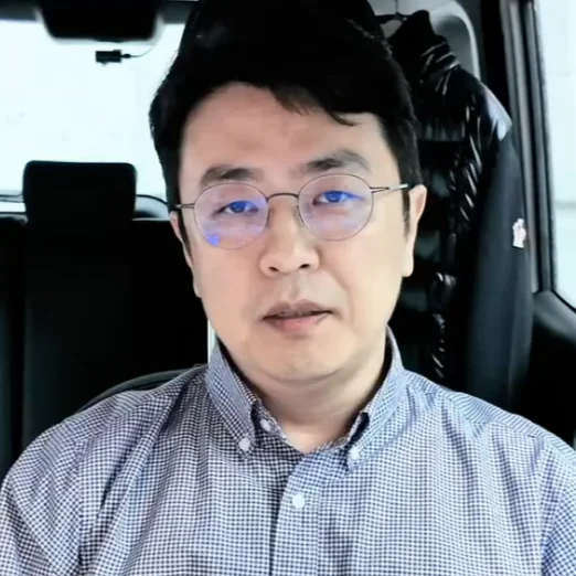 Former announcer Choi Dong-seok opens up about emotional struggles following divorce from Park Ji-yoon